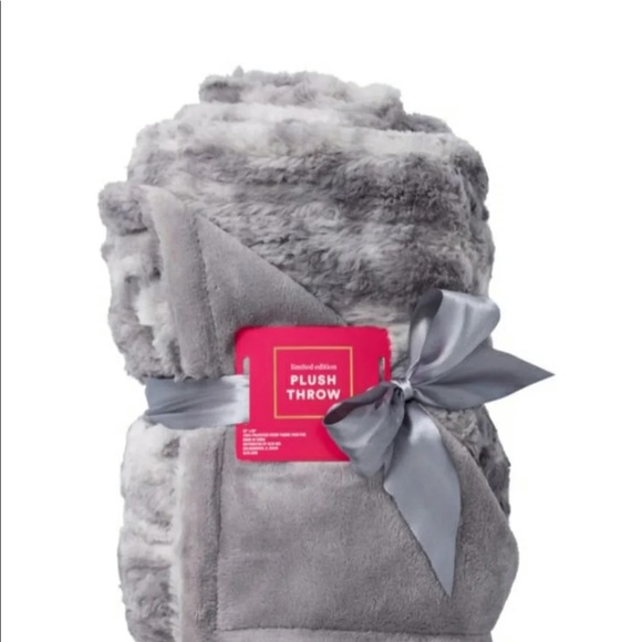 Ulta Beauty Bedding Ulta Beauty Sherpa Plush Throw Blanket Poshmark